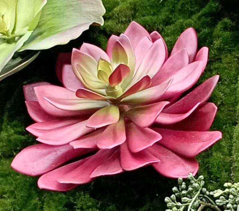 Rød Kunstig Sukkulent På Pæl 30 Cm