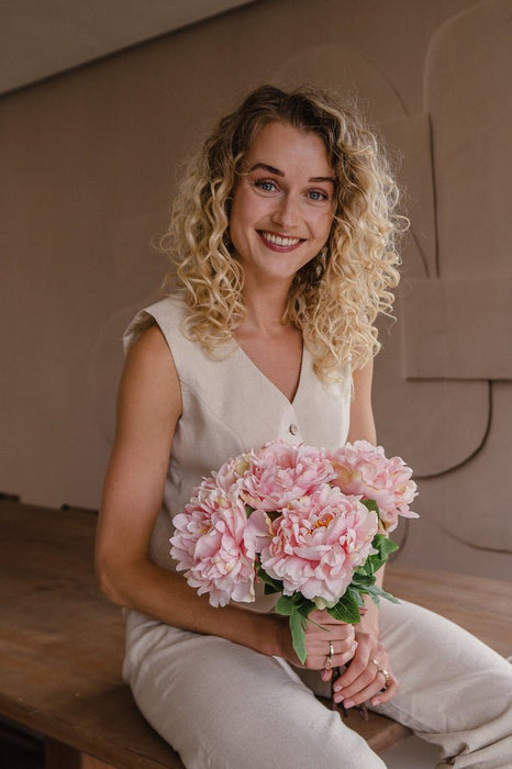 Kunstig Buket Af Bløde Lyserøde Pæoner