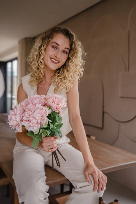 Kunstig Buket Af Bløde Lyserøde Pæoner