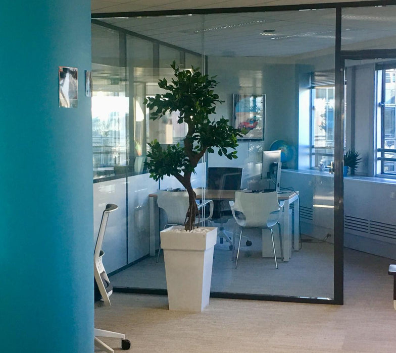 Kunstig Plante Med Bakke Og Hvid Marmorfinish